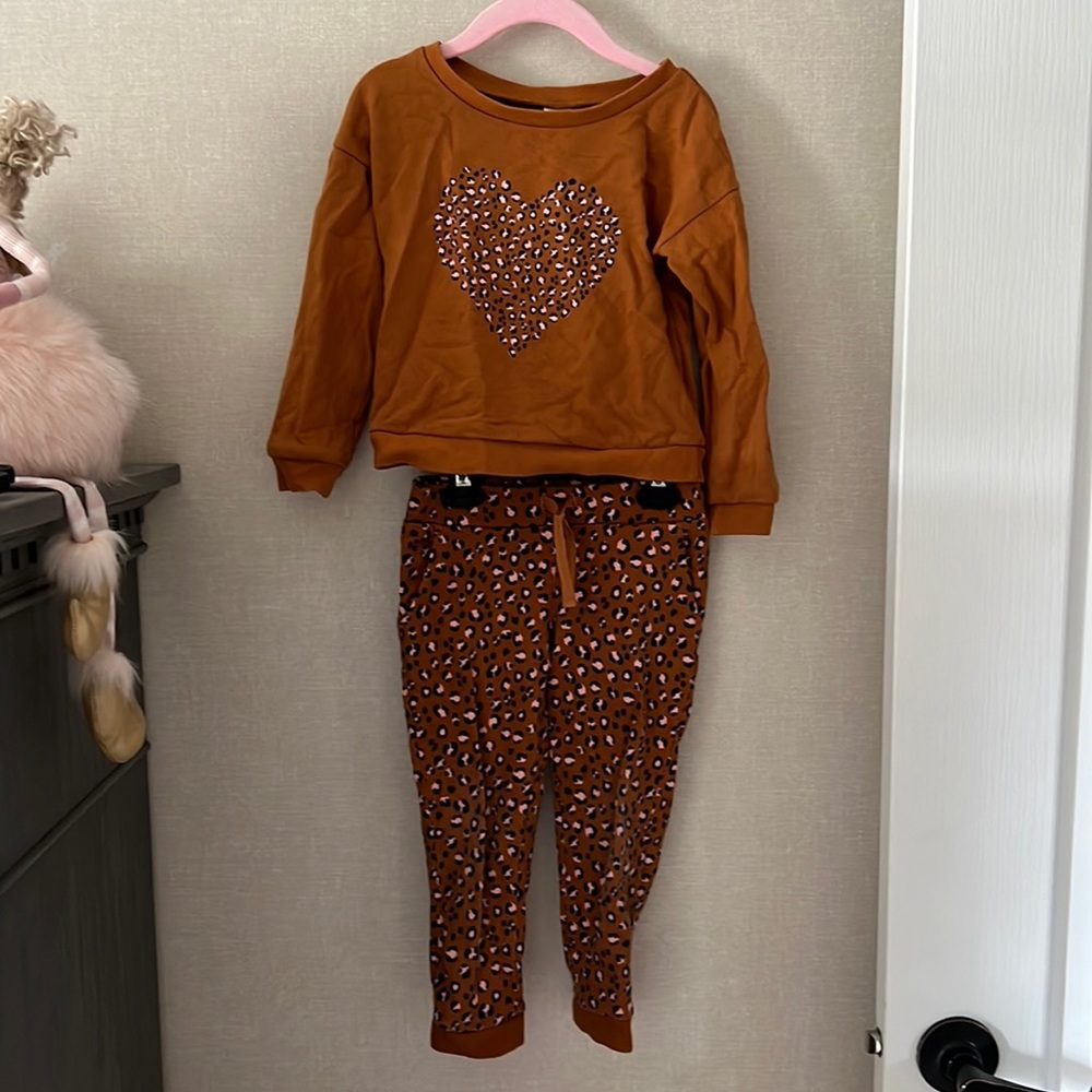 Carter’s Sweat Suit - 3t - GUC